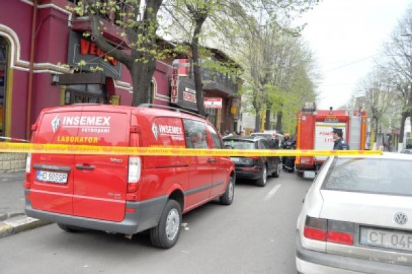 Procurorii din Bucureşti şi specialiştii de la Institutul pentru Protecţie Antiexplozivă Petroşani au preluat ancheta la restaurantul morţii